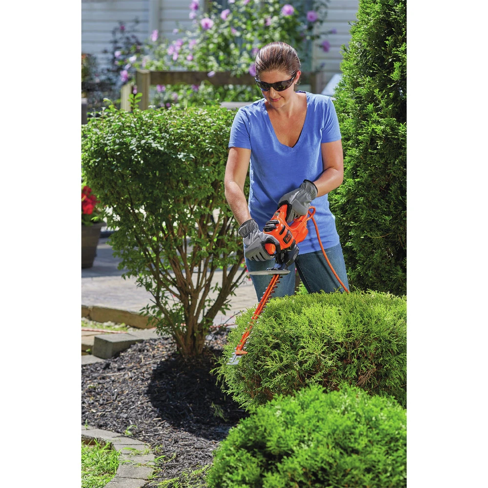 Black & Decker BEHTS125 SAWBLADE 120V 3 Amp Brushed 16 in. Corded Hedge Trimmer Black & Decker BEHTS125 SAWBLADE 120V 3 Amp Brushed 16 In. Corded Hedge Trimmer -BLACK+DECKER Sales bdknbehts125 b