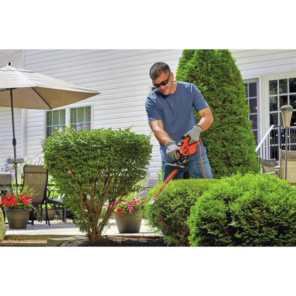 Black & Decker BEHTS125 SAWBLADE 120V 3 Amp Brushed 16 in. Corded Hedge Trimmer Black & Decker BEHTS125 SAWBLADE 120V 3 Amp Brushed 16 In. Corded Hedge Trimmer -BLACK+DECKER Sales bdknbehts125 c