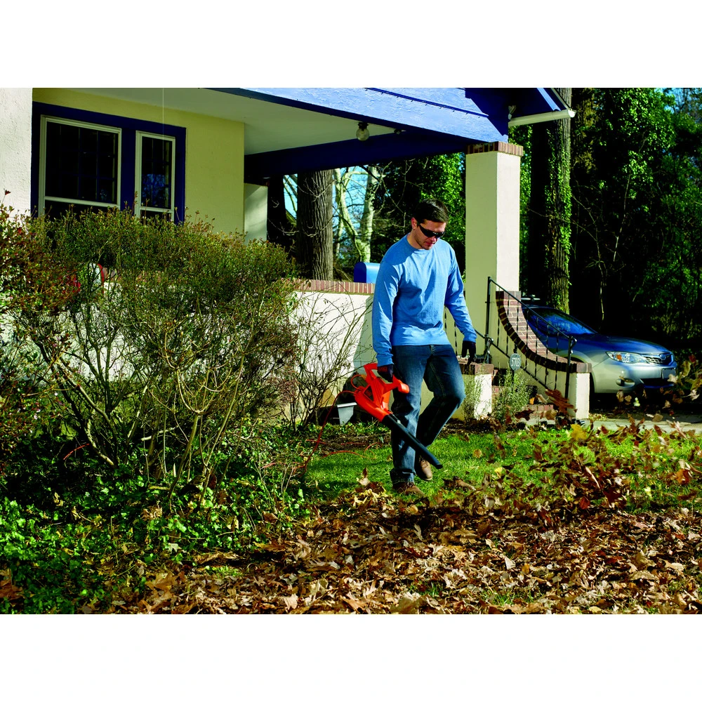 Black & Decker LB700 120V 7 Amp Corded Blower Black & Decker LB700 120V 7 Amp Corded Blower -BLACK+DECKER Sales bdknlb700 b