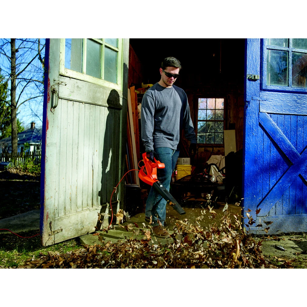 Black & Decker LB700 120V 7 Amp Corded Blower Black & Decker LB700 120V 7 Amp Corded Blower -BLACK+DECKER Sales bdknlb700 c