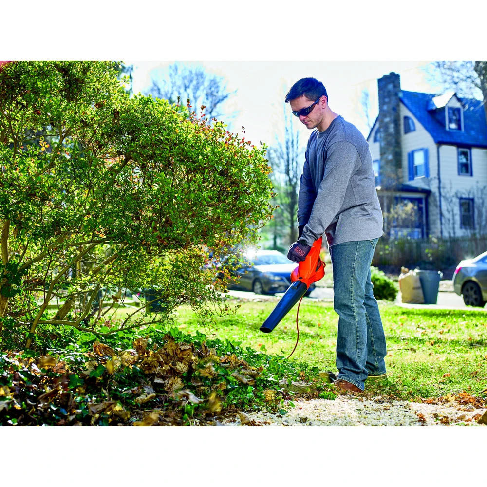 Black & Decker LB700 120V 7 Amp Corded Blower Black & Decker LB700 120V 7 Amp Corded Blower -BLACK+DECKER Sales bdknlb700 d