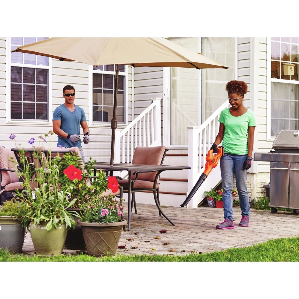 Black & Decker LSW221 20V MAX Lithium-Ion Cordless Sweeper Kit (1.5 Ah) Black & Decker LSW221 20V MAX Lithium-Ion Cordless Sweeper Kit (1.5 Ah) -BLACK+DECKER Sales bdknlsw221 e